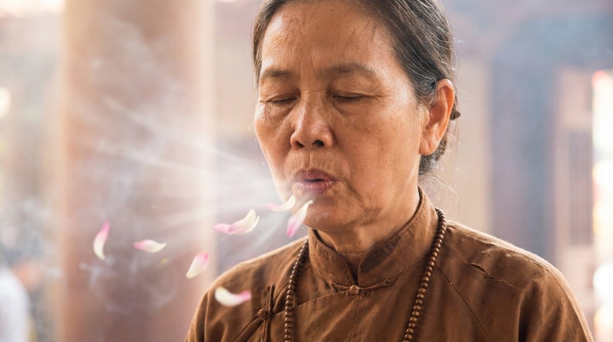Công Đức Tụng Kinh Bái Sám: Ý Nghĩa Của Việc Huân Tập Những Lời Dạy Của Phật