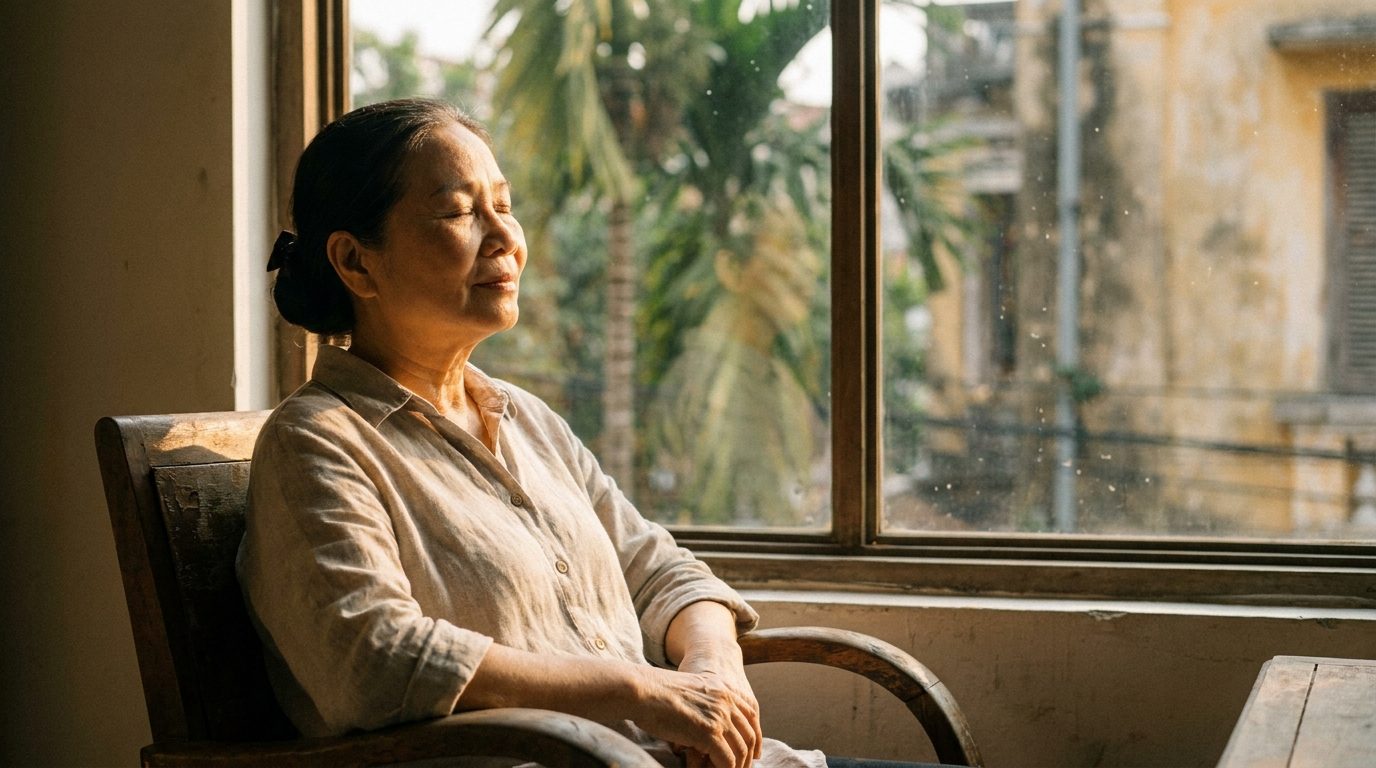 Ánh sáng bình minh xuyên qua mặt hồ nước tĩnh lặng, phản chiếu bầu trời trong vắt — hình ảnh của tâm trí đủ yên để thấy thực tại đúng như nó là