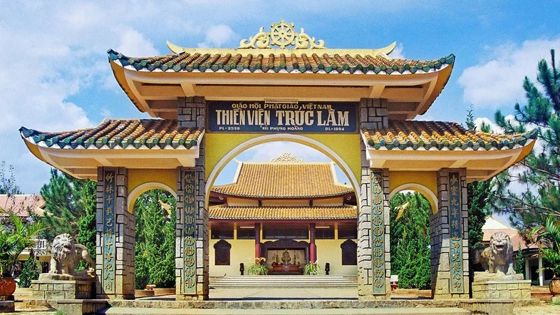 cổng thiền viện trúc lâm đà lạt